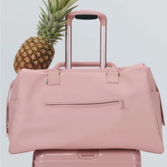 BEIS Handbags - NWOT Commuter Duffle in Atlas Pink
